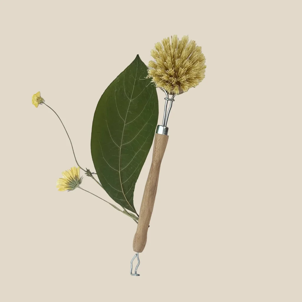 Eliminare le etichette dai barattoli di vetro in modo semplice ed ecologico, spazzola per pentole